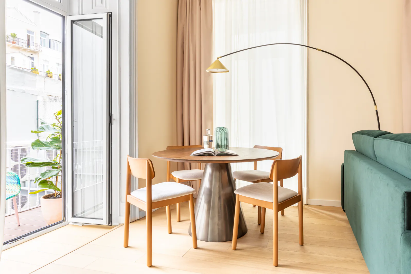 Haws_Lisboa_1_Bedroom_Apartment_with_balcony-6