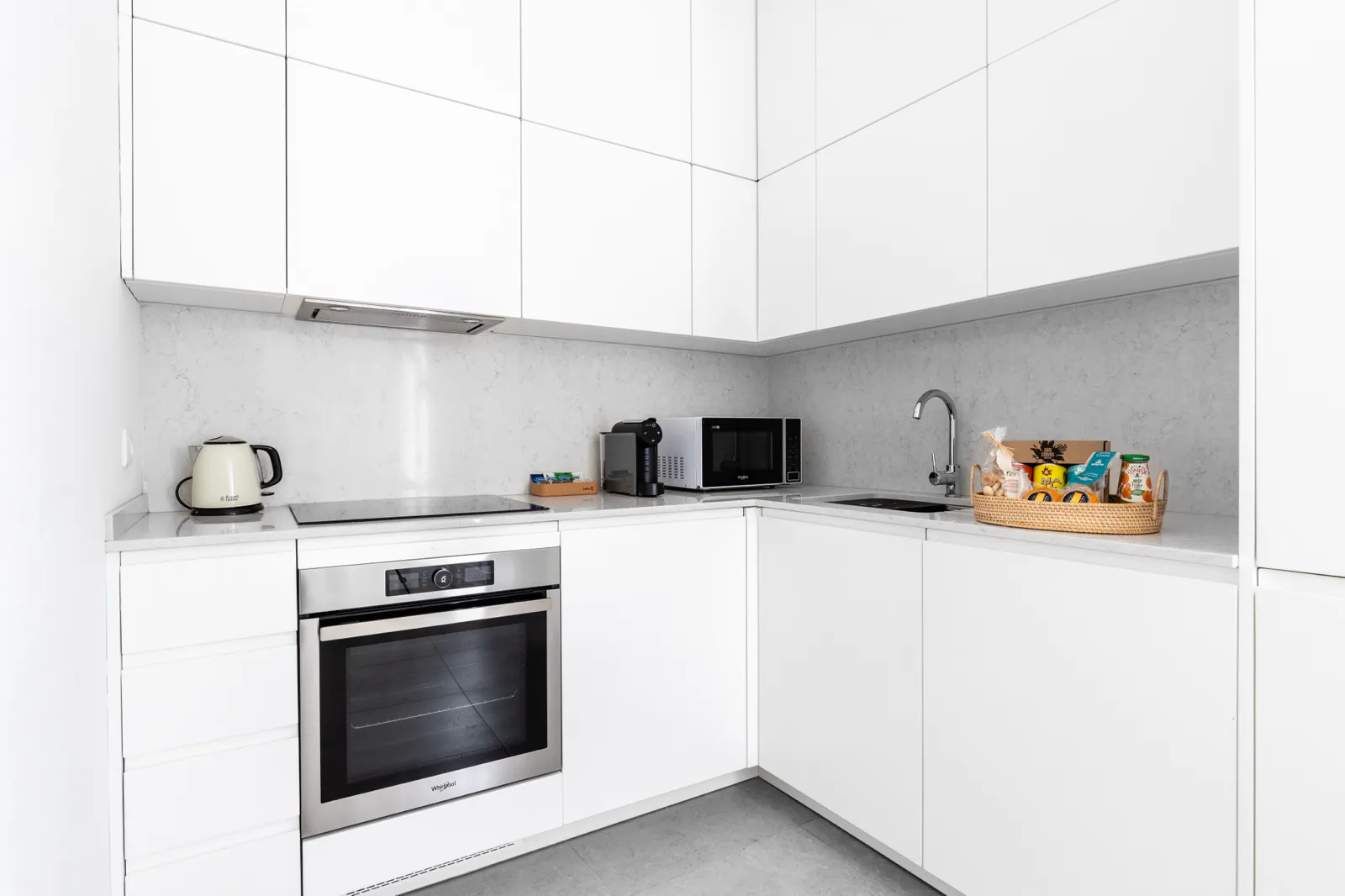 Haws_Lisboa_1_Bedroom_Apartment_with_terrace-3